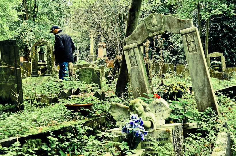 Cemeteries Of London-0777